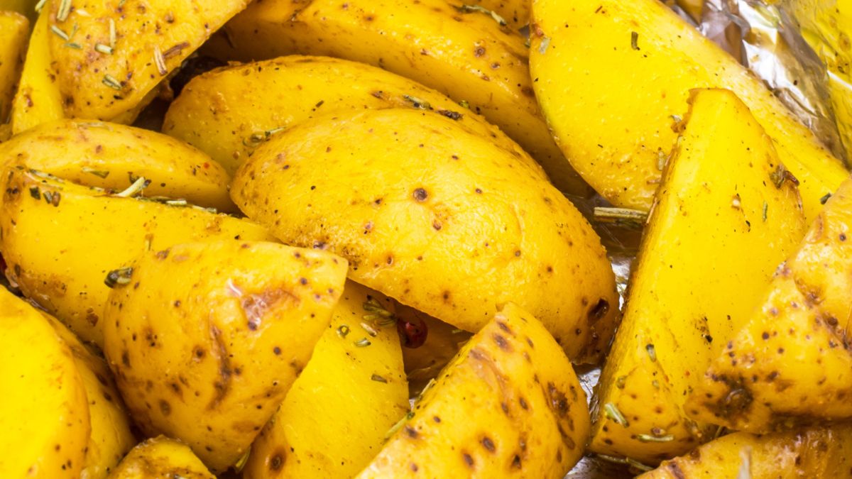 Ziemniaki pieczone w rękawie będą delikatne i soczyste