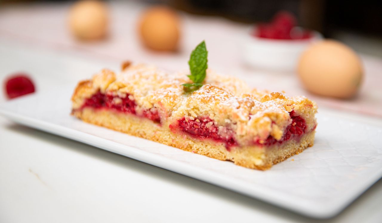 Raspberry tart on shortcrust pastry