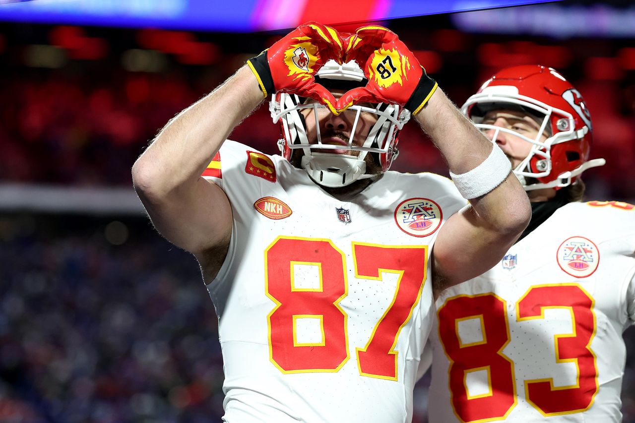 ORCHARD PARK, NEW YORK - JANUARY 21: Travis Kelce #87 of the Kansas City Chiefs celebrates after scoring a 22 yard touchdown against the Buffalo Bills during the second quarter in the AFC Divisional Playoff game at Highmark Stadium on January 21, 2024 in Orchard Park, New York. (Photo by Al Bello/Getty Images)