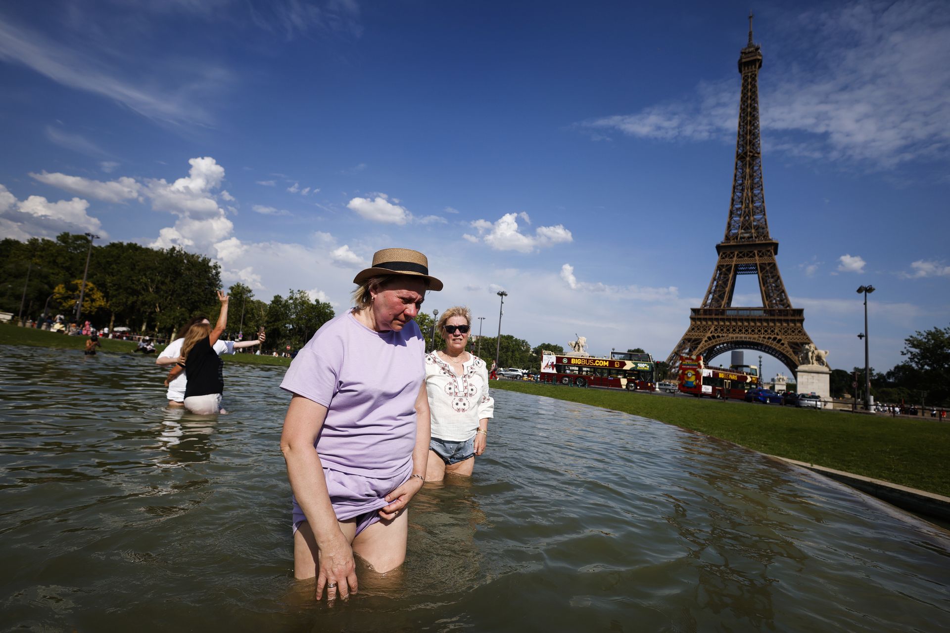Francja w ogniu: Czerwony alert przed upałami!