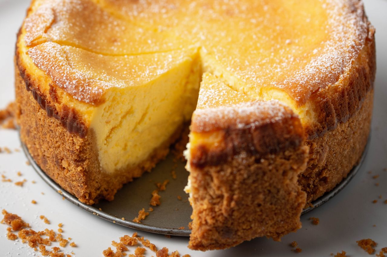 Jak piec spód do sernika, żeby był idealny?