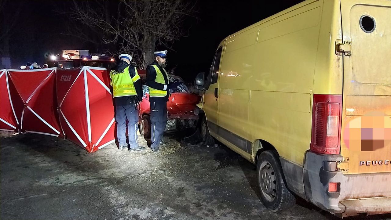 Tragedia na drodze powiatowej. Nie żyje 79-latka kierująca fiatem