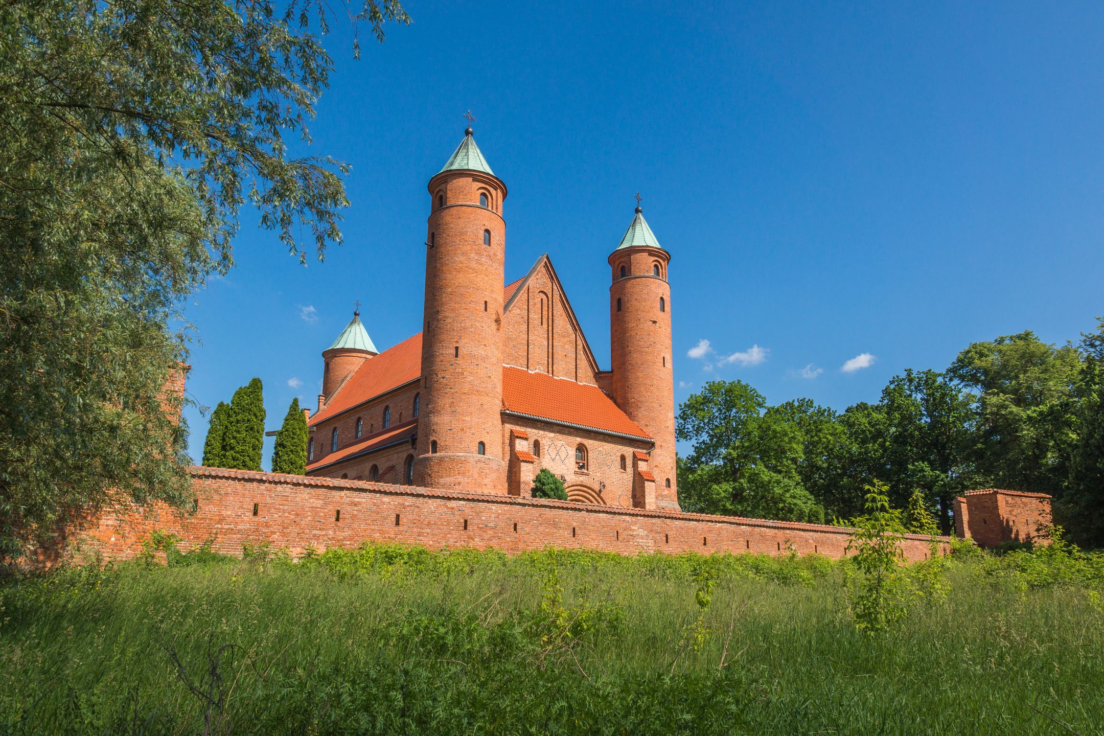 Kościół w Brochowie, Puszcza Kampinoska