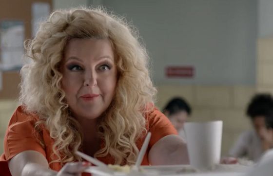 Magda Gessler robi kuchenne rewolucje w spocie nowego sezonu „Orange is the new black” (wideo)
