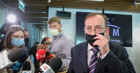 "Zoofilskie" zdjęcia na telefonie migranta? To stopklatka ze starego nagrania