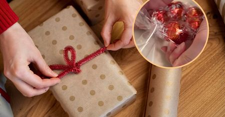 Wystarczą słodycze, folia i sznurek. Wyczarujesz niezwykłe dekoracje na święta