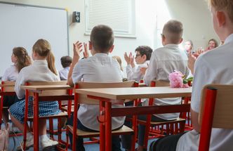 "To już nie zapaść, a wojna z depopulacją". Puste szkoły będą normą? Apelują do rządu