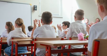 "To już nie zapaść, a wojna z depopulacją". Puste szkoły będą normą? Apelują do rządu