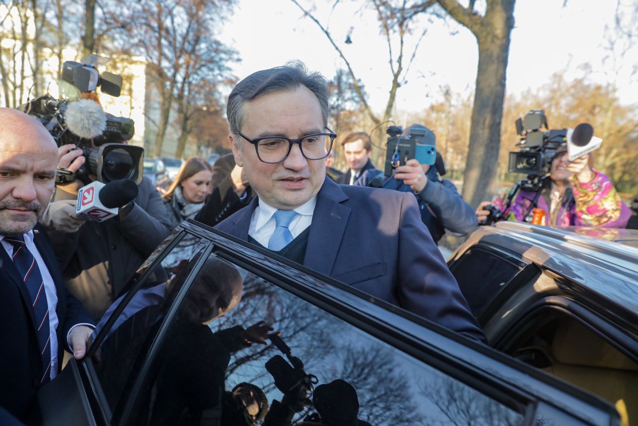 Lawina w sieci po powrocie Ziobry. "Chyba w niezłej formie i nowych okularach"