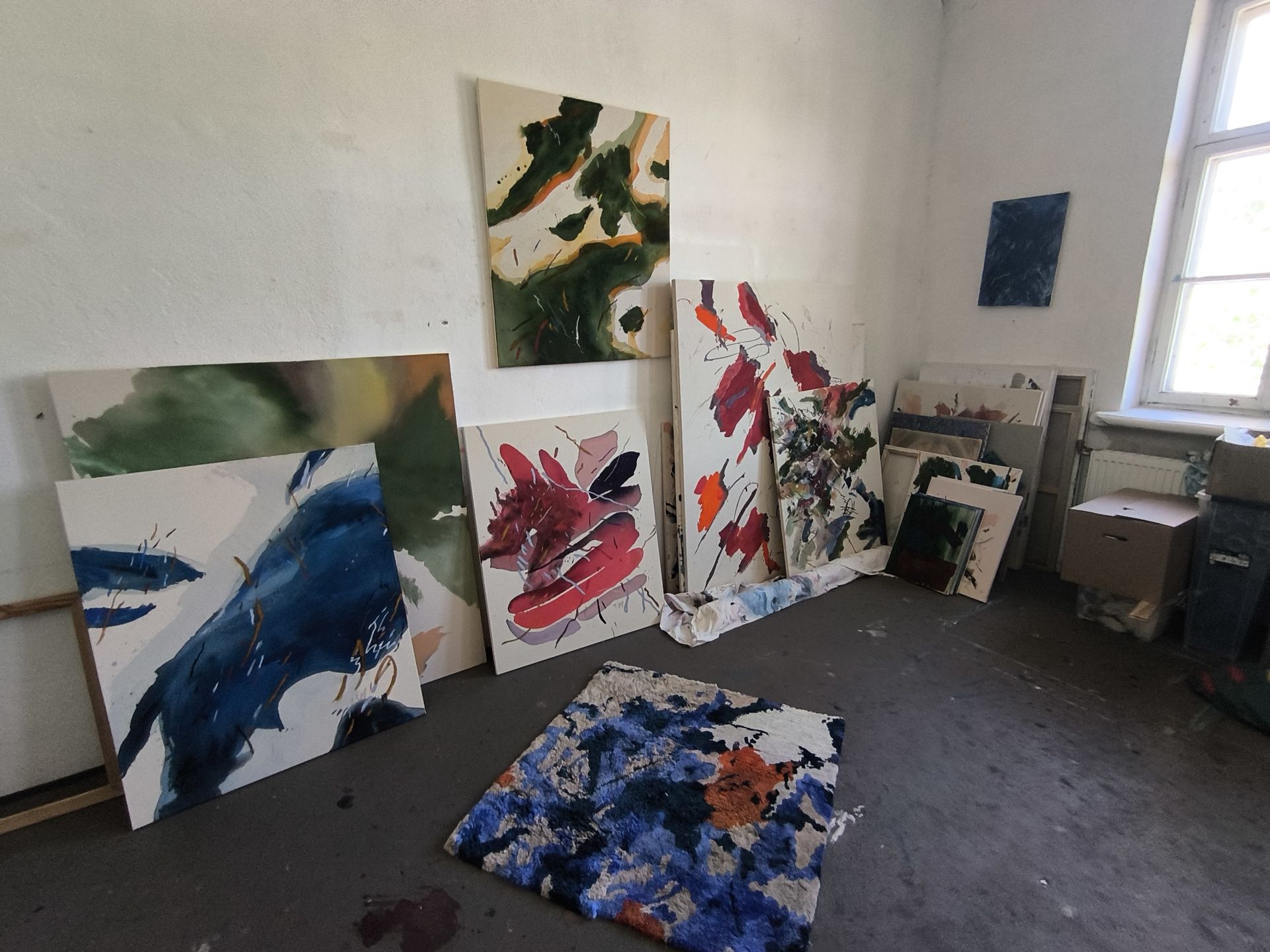 Część sal zamieniono na pracownie artystyczne