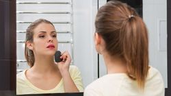 Gronkowiec na brudnych gąbkach do makijażu. Wiele kobiet nie wie, jak bezpiecznie ich używać