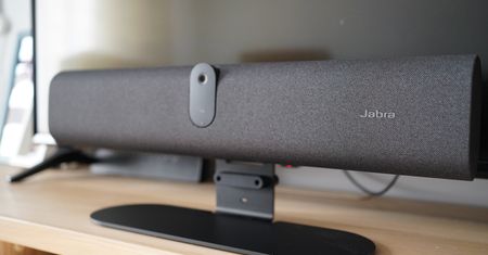 Jabra PanaCast U30. Małe urządzenie, które rozwiązuje duży problem