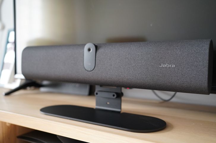 Jabra PanaCast U30. Małe urządzenie, które rozwiązuje duży problem