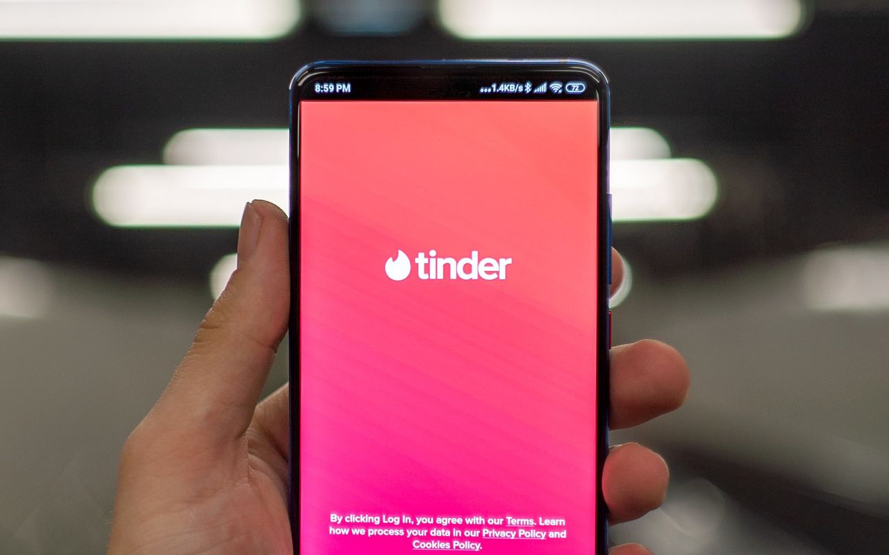 Tinder - rozkładamy go na czynniki pierwsze!