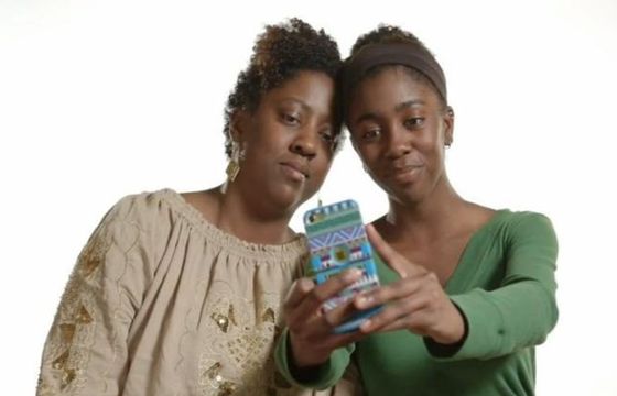 Dove w nowej reklamie zachęca kobiety do wykonywania „selfie” (wideo)