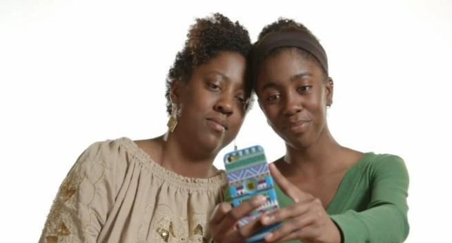 Dove w nowej reklamie zachęca kobiety do wykonywania „selfie” (wideo)