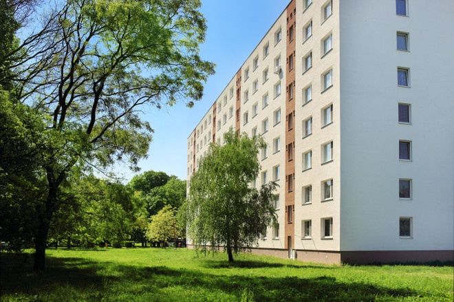 - Kur** mać! Ty idioto, ty baranie! Co ciszej? Co ciszej?! Niech sąsiedzi wiedzą, że mam męża idiotę