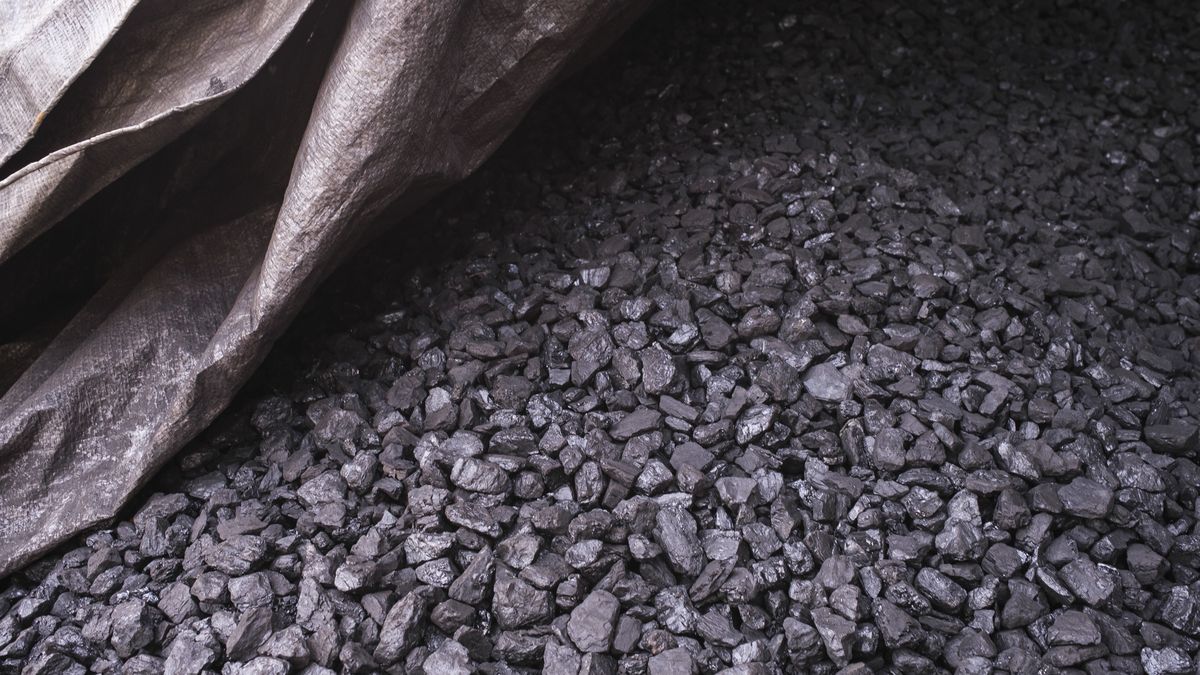 Węgiel z importu spełni normy jakościowe? Resort klimatu odpowiada 