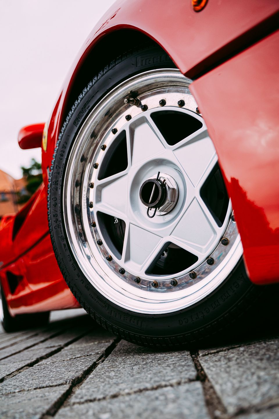 Ferrari F40 w Ferrari Katowice (1990)