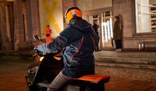 BMW wprowadza szalenie drogą kurtkę. W nocy zobaczysz, dlaczego tyle kosztuje