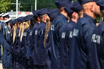 Łódź: Ślubowanie nowych funkcjonariuszy  Policji. W tym gronie znalazł się jeden mundurowy z powiatu poddębickiego