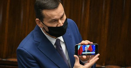 Fundusz odbudowy. Morawiecki dogadał się z lewicą, opozycja skłócona. Miliardy z UE