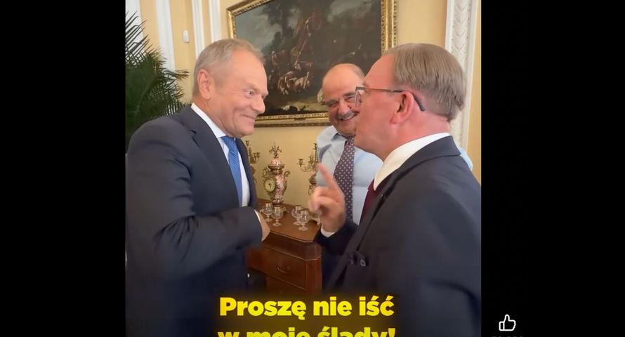 Premier na planie "Rancza". Ocieplanie wizerunku czy odwracanie uwagi?
