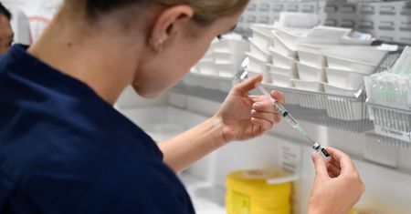 Koronawirus. Epidemia COVID-19 nie zwalnia. Kolejne niepokojące dane