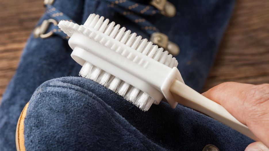 Domowe triki na czyszczenie zamszowych butów