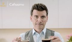 Tomasz Kammel „rozgryza” kapsułki w internetowej kampanii Tchibo Cafissimo (wideo)