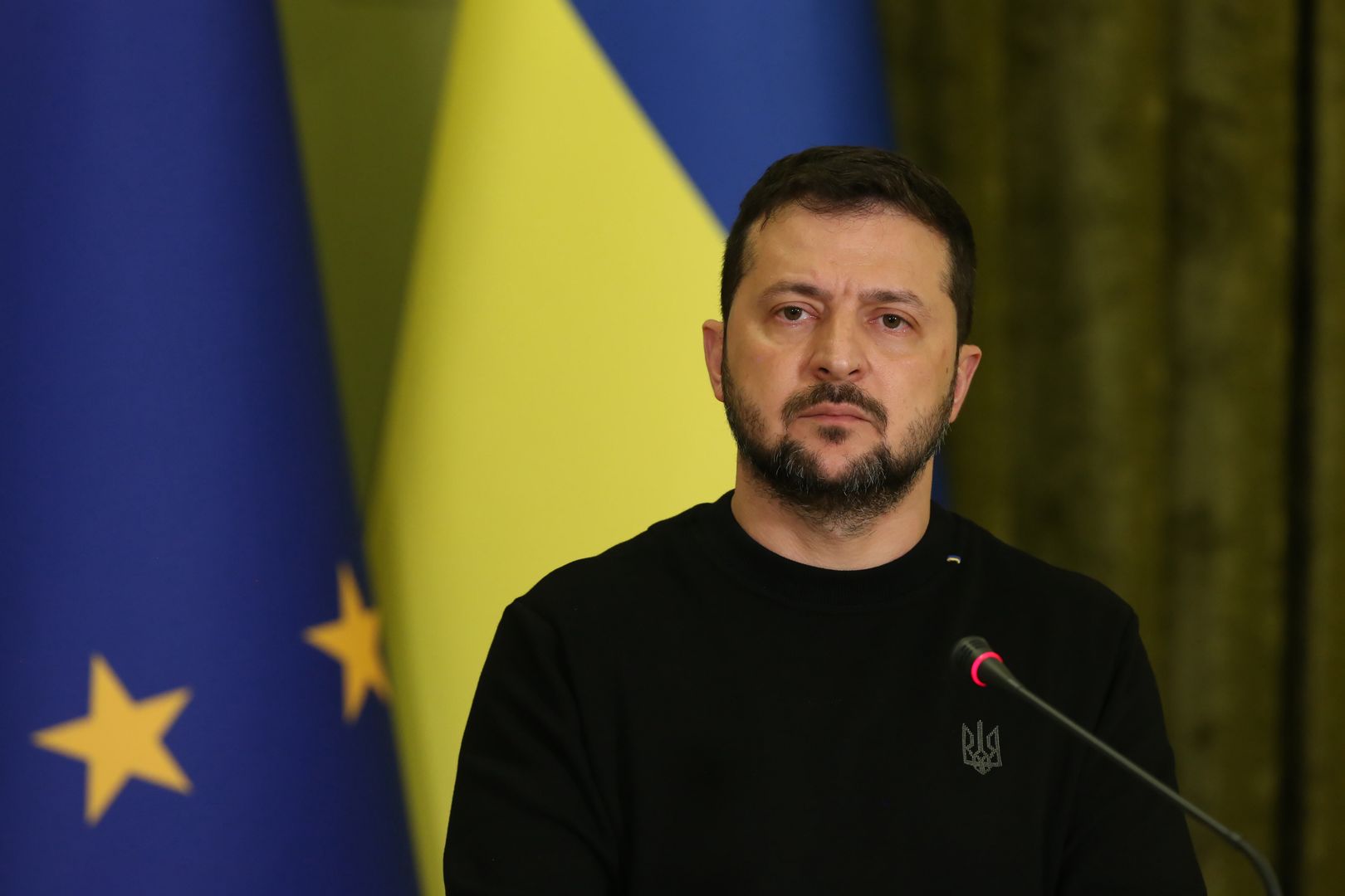 Kijów, Ukraina, 04.11.2023. Prezydent Ukrainy Wołodymyr Zełenski podczas konferencji prasowej po spotkaniu z przewodniczącą Komisji Europejskiej Ursulą von der Leyen w Kijowie, 4 bm. Trwa inwazja Rosji na Ukrainę. (sko) PAP/Viktor Kovalchuk