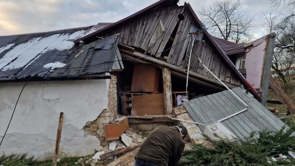 Budynek złożył się jak domek z kart