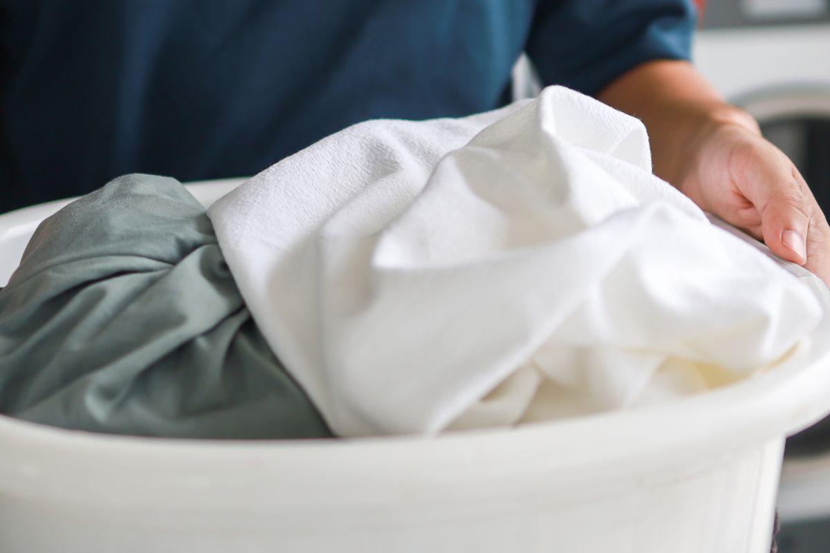 Stains and discoloration will disappear from the tablecloth.