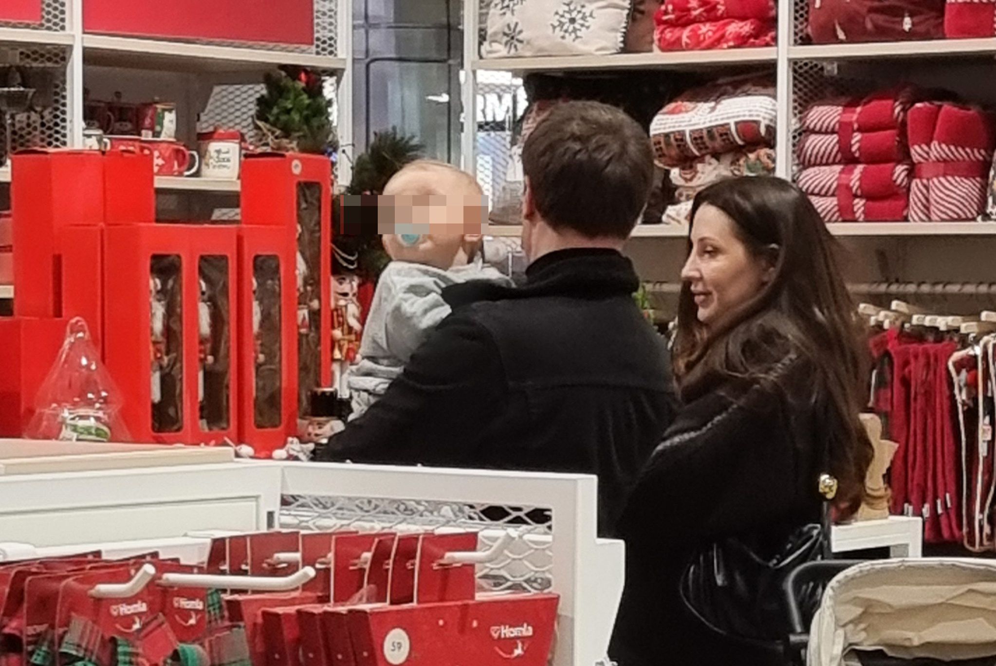 Marcin Hakiel i Dominika Serowska na zakupach z synem