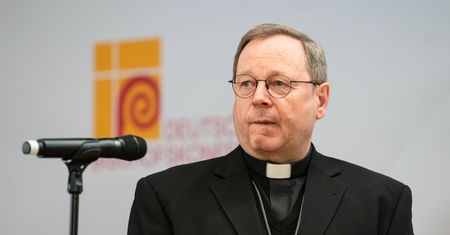 Szef niemieckiego Episkopatu broni reform Kościoła przed polskimi biskupami