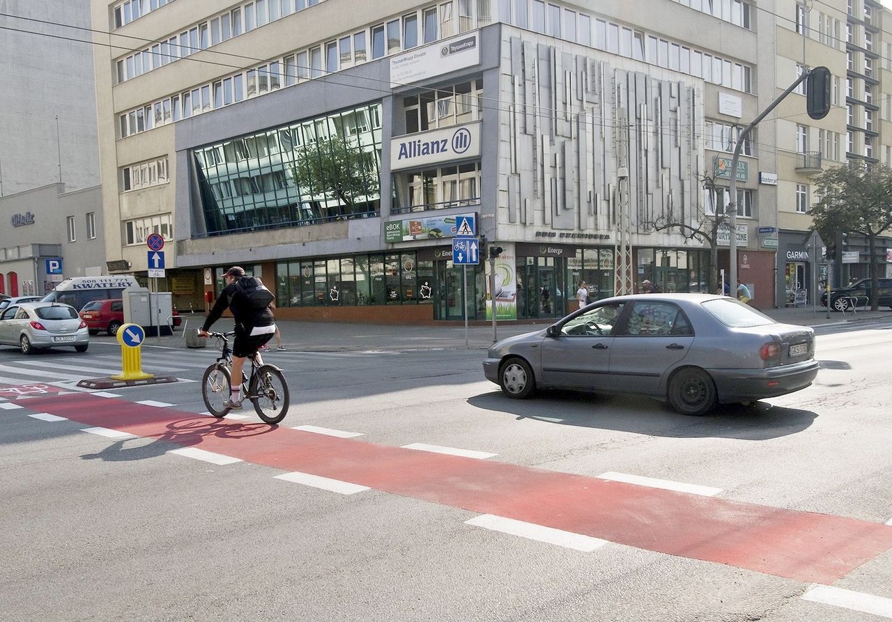 W zależności od rodzaju drogi, na jakiej znajduje się rowerzysta, przepisy się zmieniają. Warto o tym pamiętać.