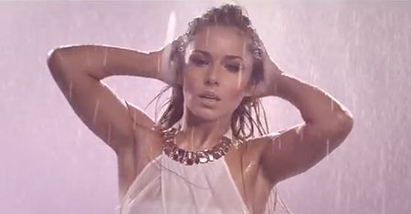 Cheryl Cole reklamuje swoje perfumy!