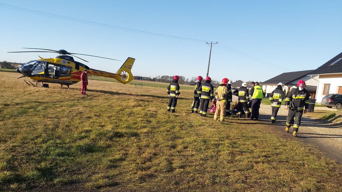 W akcji ratunkowej pomogli również strażacy.