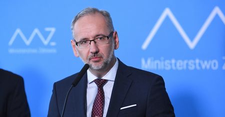 Zakaz lotów. Komisja Europejska krytykuje Polskę. Niedzielski: przyjmujemy to z pokorą