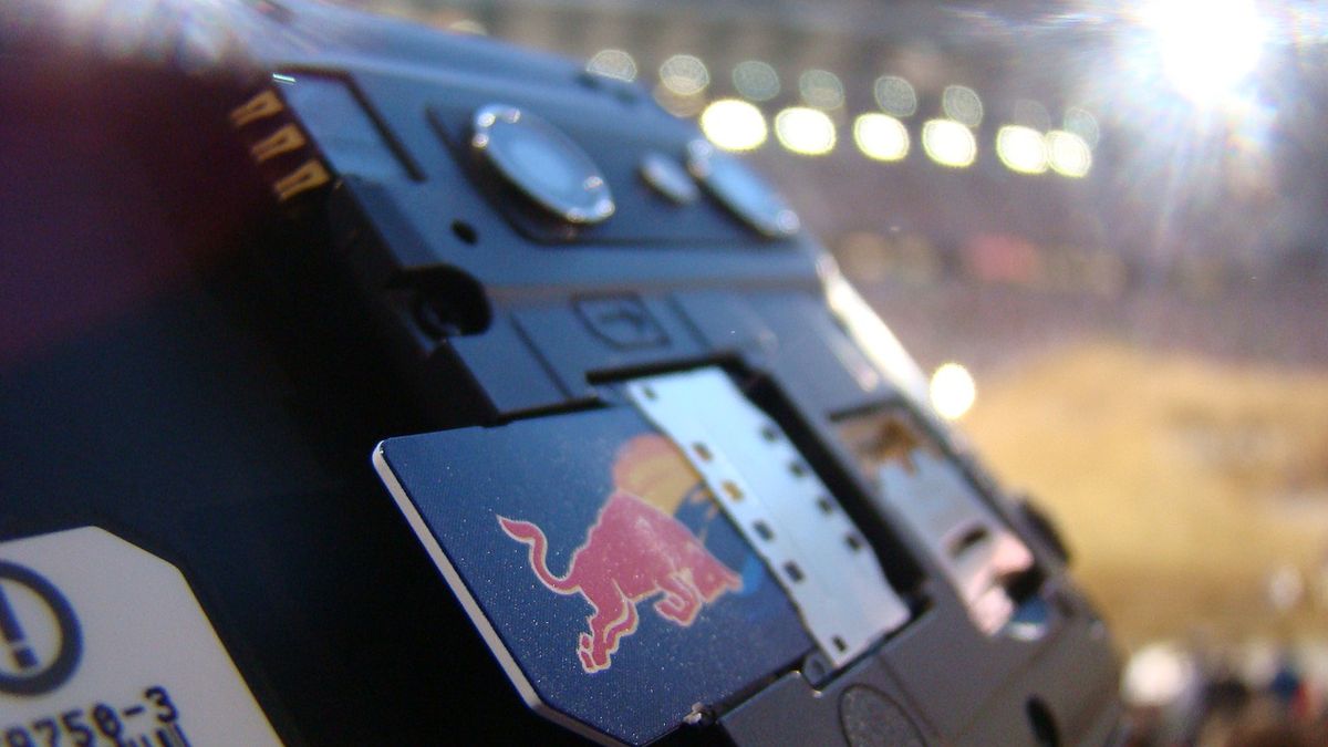 Red Bull Mobile wkroczył do Polski - oferta i Świat Red Bulla 1