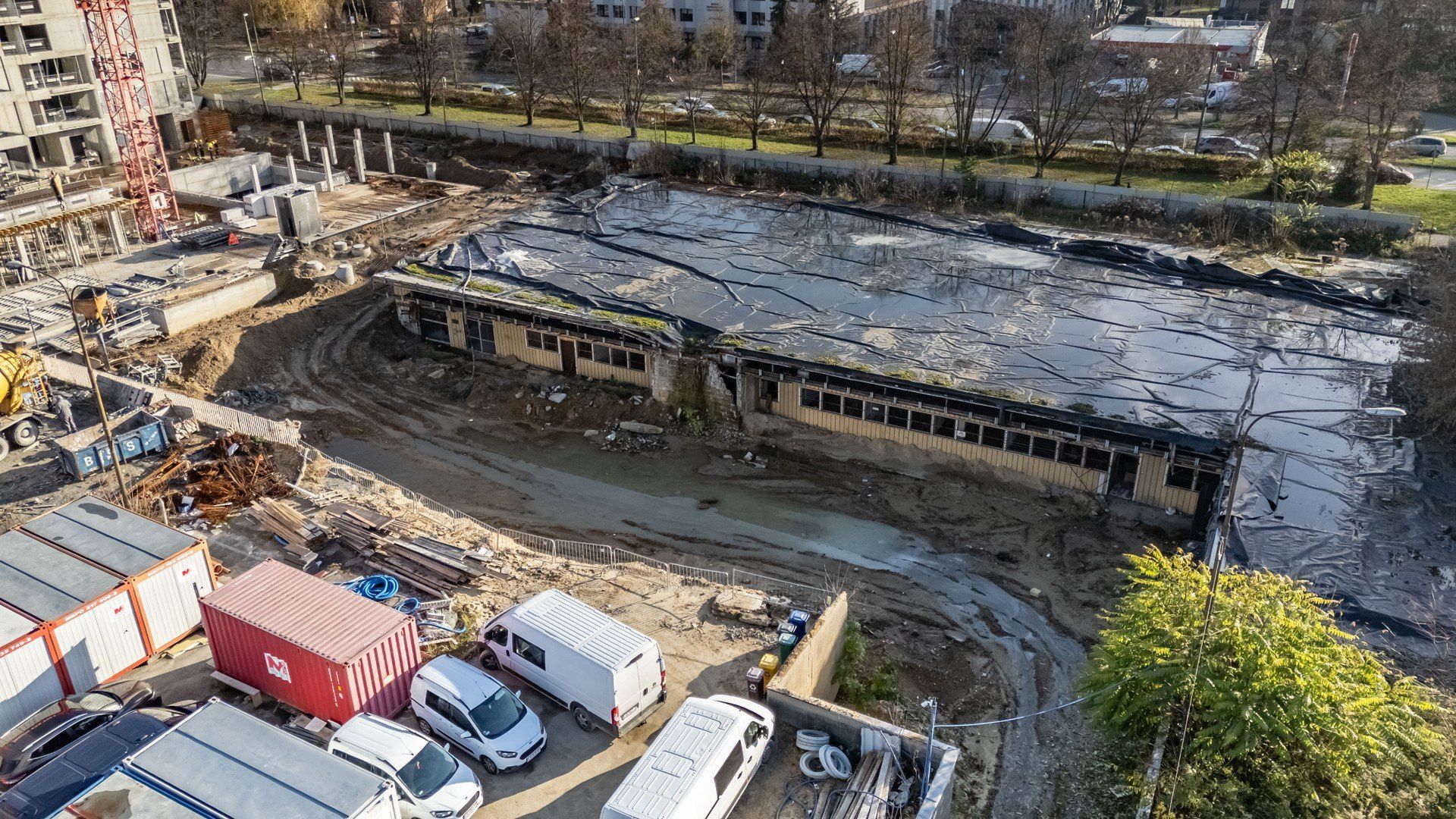 Budowa na terenie spalonego DH Gigant w Krakowie. Zamiast płachy już 7 pięter