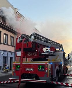 Pożar wybuchł na poddaszu. Nie żyje jedna osoba