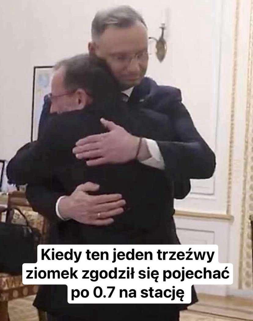 Duda przytulający się z Kamińskim i Wąsikiem to prawdziwy hit