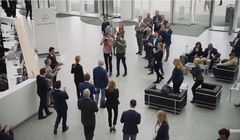 BMW żegna w spocie prezesa Daimlera, który przechodzi na emeryturę