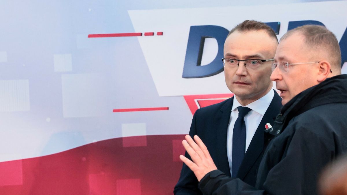Debata TV Republiki na rynku w Ko?skich
Fot. Anita Walczewska/East News, 28.05.2025. Kampania prezydencka przed druga tura wyborow. Debata TV Republiki na rynku w Konskich, z udzialem kandydata PiS Karola Nawrockiego.
N/z: Marek Woch
Anita Walczewska