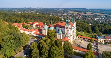 Co roku przyciąga rzesze turystów. Właśnie zaczął się montaż