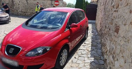 Policjant był po służbie, ale rozpoznał oszustów. Mieli wyłudzić pieniądze od księdza