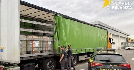 Polacy wpadli we Włoszech. Przewozili 30 tys. litrów paliwa w ciężarówce