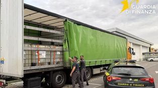 Polacy wpadli we Włoszech. Przewozili 30 tys. litrów paliwa w ciężarówce
