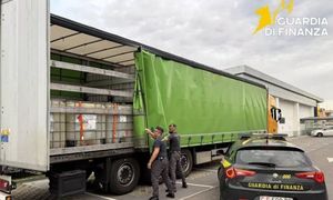 Polacy wpadli we Włoszech. Przewozili 30 tys. litrów paliwa w ciężarówce